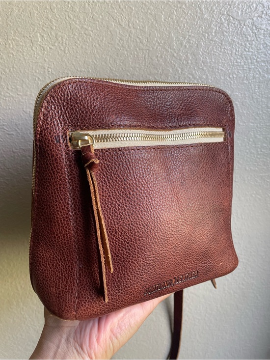 portland leather goods Handbags - PORTLAND LEATHER GOODS Luna Crossbody Bag Brown Pebbled Leather Medium Zip Top